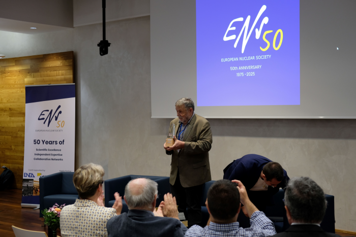 Veliko priznanje za slovensko jedrsko stroko: nagrada Jana Runemarka dr. Leonu Cizlju